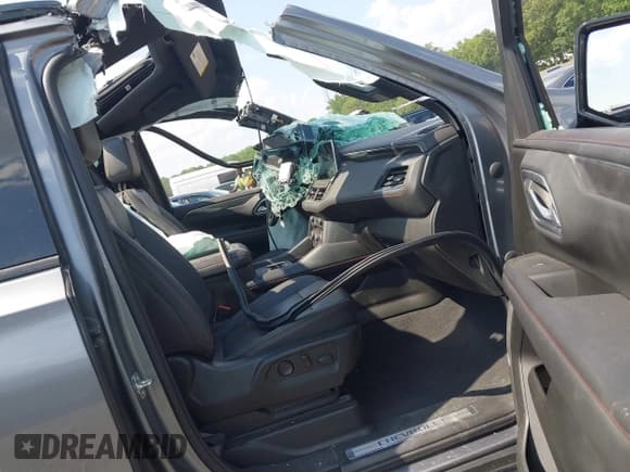 ✅ 2022 Chevrolet Suburban • VIN: 1GNSCEKT2NR124124 • Lot: 42671471. Wystawiony na IAAI z przebiegiem Nie podano. Bezpłatny archiwum sprzedaży aukcyjnych z USA i szczegółowy raport historii pojazdu na DreamBid. Zdjęcie 5.