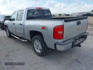 2011 Chevrolet Silverado 1500 LT z VIN 3GCPKSE35BG258438, wystawiony jako IAAI lot #43510647 z przebiegiem 212 290 mil mil oraz . Historia ofert i sprzedaży dostępna na DreamBid. Obrazek 4.