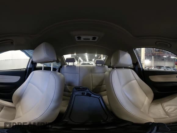 ✅ 2013 BMW 1 Series 128i • VIN: WBAUP9C51DVS95558 • Lot: 43562585. Wystawiony na IAAI z przebiegiem 101 390 mil. Bezpłatny archiwum sprzedaży aukcyjnych z USA i szczegółowy raport historii pojazdu na DreamBid. Zdjęcie 18.