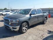 ✅ 2021 Ram 1500 Laramie • VIN: 1C6SRFJT9MN775472 • Lot: 43124148. Wystawiony na IAAI z przebiegiem 105 108 mil. Bezpłatny archiwum sprzedaży aukcyjnych z USA i szczegółowy raport historii pojazdu na DreamBid. Zdjęcie 17.