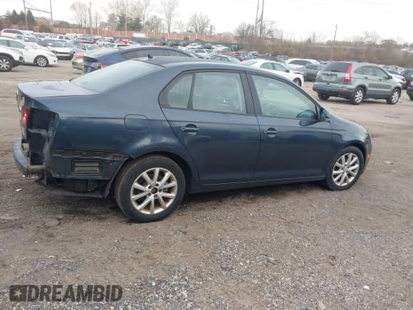 ✅ 2010 Volkswagen Jetta SE • VIN: 3VWRZ7AJ1AM120429 • Lot: 43876874. Listed on IAAI with 175,034 mi. Free auction sales archive from the USA and detailed vehicle history report at DreamBid. Image 4.