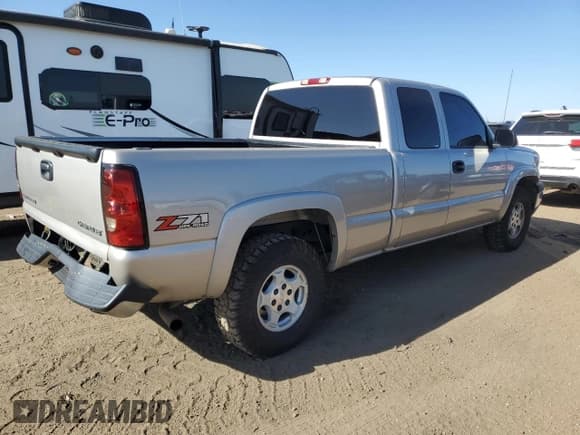✅ 2004 Chevrolet Silverado 1500 Z71 • VIN: 2GCEK19T641237251 • Лот: 69283944. Опубликован ранее на Copart с пробегом 174 414 миль. Бесплатный доступ к архиву аукционных продаж из США и подробный отчёт об истории автомобиля на DreamBid. Изображение 3.