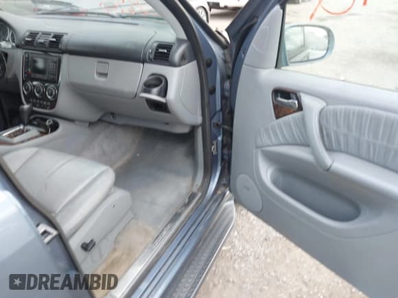 ✅ 2005 Mercedes-Benz M 350 • VIN: 4JGAB57E55A551762 • Lot: 40800022. Listed on IAAI with 174,828 mi. Free auction sales archive from the USA and detailed vehicle history report at DreamBid. Image 5.