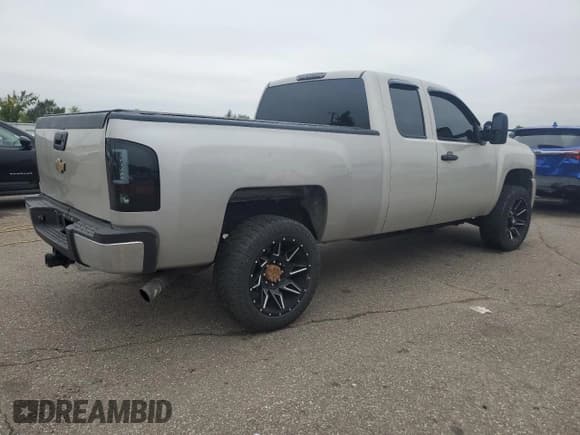 ✅ 2008 Chevrolet Silverado 2500HD Work Truck • VIN: 1GCHK29K68E116475 • Лот: 86695475. Опубликован ранее на Copart с пробегом 199 778 миль. Бесплатный доступ к архиву аукционных продаж из США и подробный отчёт об истории автомобиля на DreamBid. Изображение 3.