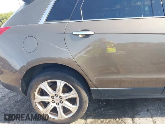 ✅ 2015 Cadillac SRX Premium Collection • VIN: 3GYFNDE36FS557383 • Lot: 43066773. Listed on IAAI with 181,029 mi. Free auction sales archive from the USA and detailed vehicle history report at DreamBid. Image 17.