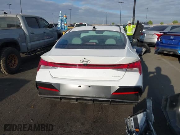 ✅ 2025 Hyundai Elantra Limited • VIN: KMHLP4DG6SU025659 • Лот: 43332678. Опубликован ранее на IAAI с пробегом 1 154 миль. Бесплатный доступ к архиву аукционных продаж из США и подробный отчёт об истории автомобиля на DreamBid. Изображение 17.
