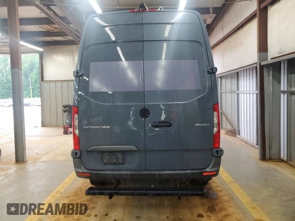 ✅ 2019 Mercedes-Benz Sprinter Cargo • VIN: WD4PF0CD9KP052593 • Lot: 56998355. Listed on Copart with 142,182 mi. Free auction sales archive from the USA and detailed vehicle history report at DreamBid. Image 6.