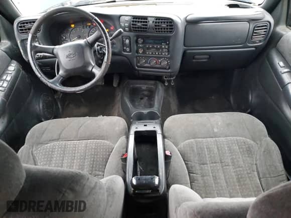 2002 Chevrolet Blazer LS z VIN 1GNDT13WX2K219285, wystawiony jako Copart lot #81238524 z przebiegiem 209 498 mil mil oraz Szkoda całkowita • Salvage title. Historia ofert i sprzedaży dostępna na DreamBid. Obrazek 8.