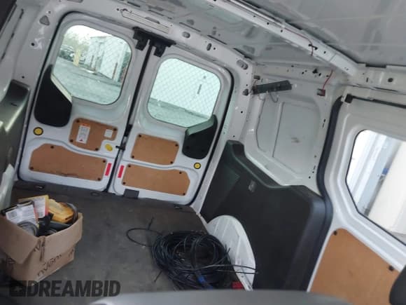 ✅ 2015 Ford Transit Connect XL • VIN: NM0LS7E79F1208111 • Lot: 41951724. Wystawiony na IAAI z przebiegiem 305 163 mil. Bezpłatny archiwum sprzedaży aukcyjnych z USA i szczegółowy raport historii pojazdu na DreamBid. Zdjęcie 8.