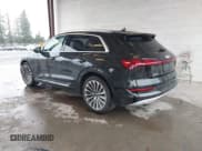✅ 2019 Audi e-tron Prestige • VIN: WA1VAAGE4KB006007 • Lot: 43886443. Wystawiony na IAAI z przebiegiem 40 764 mil. Bezpłatny archiwum sprzedaży aukcyjnych z USA i szczegółowy raport historii pojazdu na DreamBid. Zdjęcie 3.