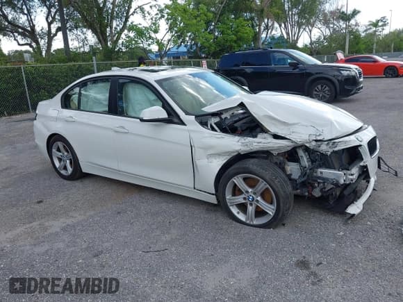 ✅ 2013 BMW 3 Series 328i • VIN: WBA3A5G55DNP19761 • Lot: 42311901. Listed on IAAI with 205,691 mi. Free auction sales archive from the USA and detailed vehicle history report at DreamBid. Image 1.