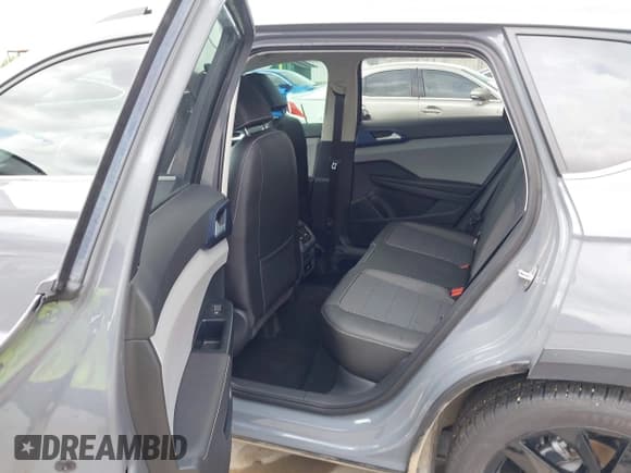 ✅ 2024 Volkswagen Taos SE • VIN: 3VVEX7B25RM109316 • Lot: 43305987. Wystawiony na IAAI z przebiegiem 4 344 mil. Bezpłatny archiwum sprzedaży aukcyjnych z USA i szczegółowy raport historii pojazdu na DreamBid. Zdjęcie 8.