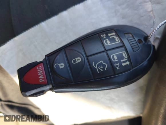 ✅ 2013 Chrysler Town & Country Touring • VIN: 2C4RC1BG2DR670207 • Lot: 43665280. Listed on IAAI with 96,609 mi. Free auction sales archive from the USA and detailed vehicle history report at DreamBid. Image 11.