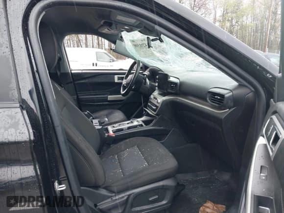 ✅ 2022 Ford Explorer XLT • VIN: 1FMSK8DH0NGA75888 • Lot: 42013190. Wystawiony na IAAI z przebiegiem 69 886 mil. Bezpłatny archiwum sprzedaży aukcyjnych z USA i szczegółowy raport historii pojazdu na DreamBid. Zdjęcie 5.
