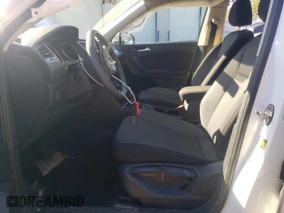 ✅ 2019 Volkswagen Tiguan S • VIN: 3VV1B7AXXKM090200 • Lot: 89528235. Listed on Copart with 87,213 mi. Free auction sales archive from the USA and detailed vehicle history report at DreamBid. Image 7.