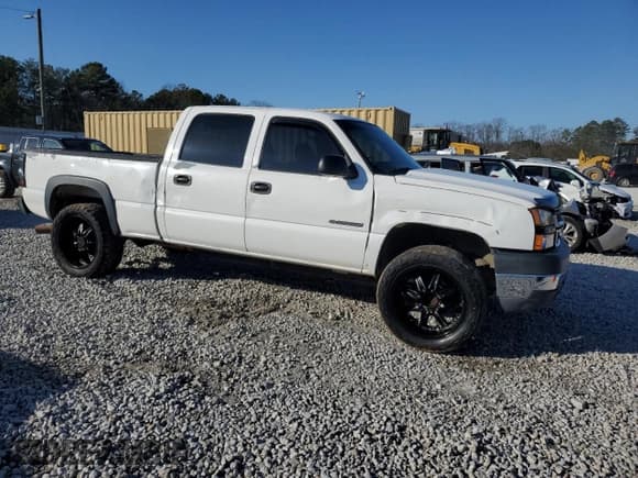 ✅ 2006 Chevrolet Silverado 2500HD Work Truck • VIN: 1GCHC23U86F252766 • Lot: 43647845. Wystawiony na Copart z przebiegiem 307 488 mil. Bezpłatny archiwum sprzedaży aukcyjnych z USA i szczegółowy raport historii pojazdu na DreamBid. Zdjęcie 4.
