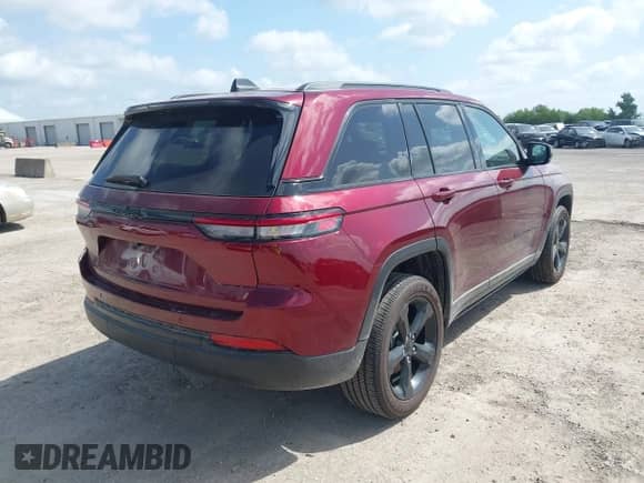 2025 Jeep Grand Cherokee Altitude X with VIN 1C4RJGAG5SC302281, listed as a IAAI auction lot 42533430 with 3,819 mi miles and . Bid and sale history available at DreamBid. Image 4.