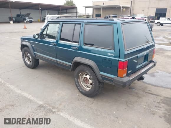 ✅ 1995 Jeep Cherokee SE • VIN: 1J4FJ28S9SL657965 • Lot: 43840644. Listed on IAAI with 270,929 mi. Free auction sales archive from the USA and detailed vehicle history report at DreamBid. Image 3.
