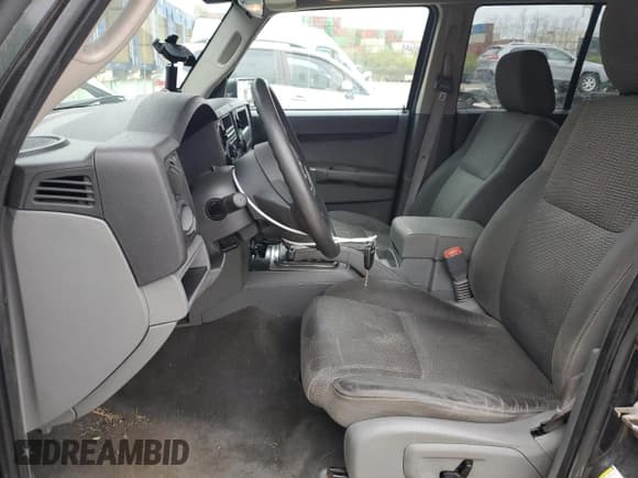 ✅ 2007 Jeep Commander Sport • VIN: 1J8HG48K97C527502 • Lot: 52362625. Wystawiony na Copart z przebiegiem 156 639 mil. Bezpłatny archiwum sprzedaży aukcyjnych z USA i szczegółowy raport historii pojazdu na DreamBid. Zdjęcie 7.