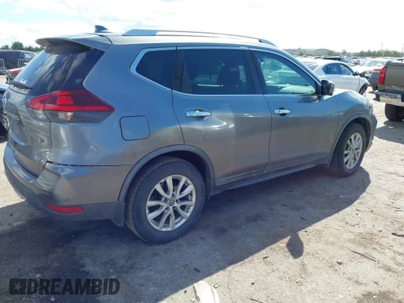 ✅ 2018 Nissan Rogue SV • VIN: KNMAT2MT0JP530070 • Lot: 43282313. Wystawiony na IAAI z przebiegiem 91 723 mil. Bezpłatny archiwum sprzedaży aukcyjnych z USA i szczegółowy raport historii pojazdu na DreamBid. Zdjęcie 4.