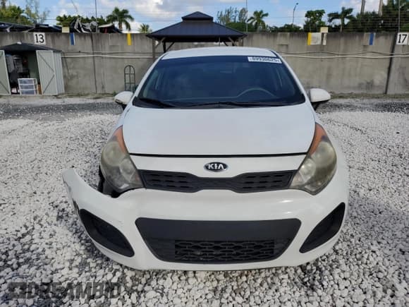 ✅ 2014 Kia Rio LX • VIN: KNADM5A36E6416518 • Lot: 89930625. Wystawiony na Copart z przebiegiem 94 924 mil. Bezpłatny archiwum sprzedaży aukcyjnych z USA i szczegółowy raport historii pojazdu na DreamBid. Zdjęcie 5.