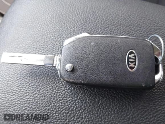 ✅ 2019 Kia Forte LXS • VIN: 3KPF24AD4KE092429 • Лот: 43596464. Опубликован ранее на IAAI с пробегом 81 982 миль. Бесплатный доступ к архиву аукционных продаж из США и подробный отчёт об истории автомобиля на DreamBid. Изображение 11.