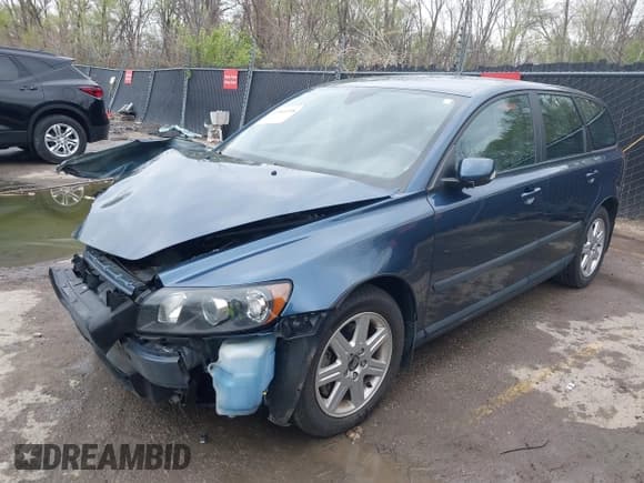 ✅ 2006 Volvo V50 2.4L • VIN: YV1MW382462201365 • Lot: 41941358. Listed on IAAI with 113,259 mi. Free auction sales archive from the USA and detailed vehicle history report at DreamBid. Image 2.