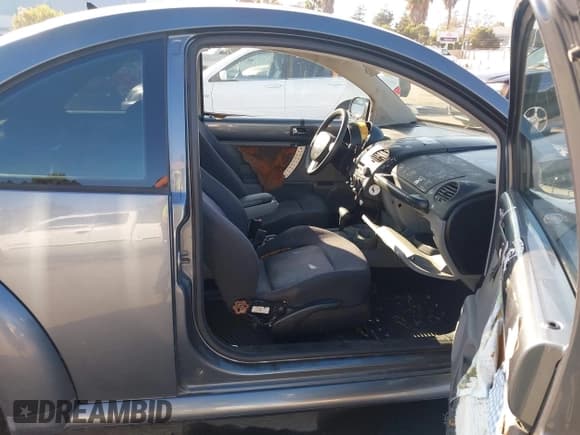 ✅ 2003 Volkswagen Beetle GLS • VIN: 3VWCD21C03M429062 • Lot: 43882296. Listed on IAAI with 171,232 mi. Free auction sales archive from the USA and detailed vehicle history report at DreamBid. Image 5.