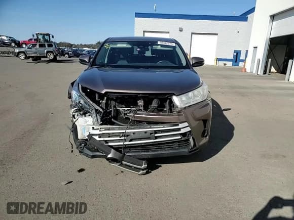 ✅ 2017 Toyota Highlander Hybrid LE • VIN: 5TDBGRFHXHS034879 • Лот: 50402225. Опубликован ранее на Copart с пробегом 88 447 миль. Бесплатный доступ к архиву аукционных продаж из США и подробный отчёт об истории автомобиля на DreamBid. Изображение 12.