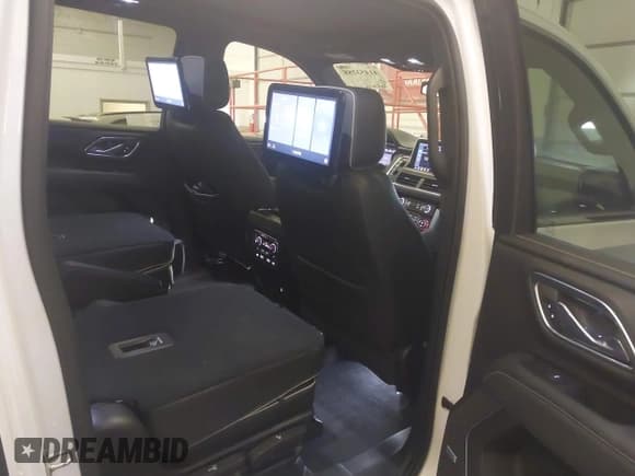 ✅ 2021 GMC Yukon XL SLT • VIN: 1GKS2GKD1MR421646 • Lot: 41453288. Wystawiony na IAAI z przebiegiem 48 855 mil. Bezpłatny archiwum sprzedaży aukcyjnych z USA i szczegółowy raport historii pojazdu na DreamBid. Zdjęcie 8.