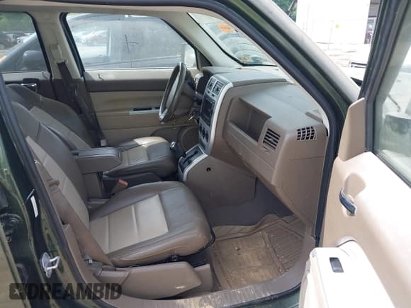 ✅ 2008 Jeep Patriot Limited • VIN: 1J8FF48W48D745307 • Лот: 42352000. Опубликован ранее на IAAI с пробегом 139 533 миль. Бесплатный доступ к архиву аукционных продаж из США и подробный отчёт об истории автомобиля на DreamBid. Изображение 5.