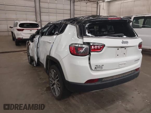✅ 2023 Jeep Compass Limited • VIN: 3C4NJDCN3PT529117 • Lot: 42823523. Wystawiony na IAAI z przebiegiem 31 493 mil. Bezpłatny archiwum sprzedaży aukcyjnych z USA i szczegółowy raport historii pojazdu na DreamBid. Zdjęcie 3.
