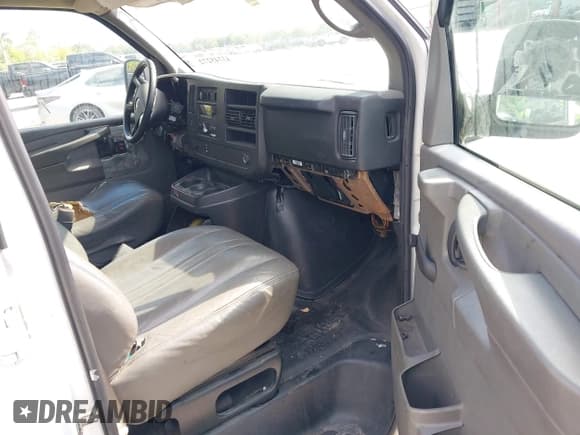 ✅ 2008 Chevrolet Express Cargo • VIN: 1GCGG25C481140941 • Lot: 43745272. Listed on IAAI with 373,799 mi. Free auction sales archive from the USA and detailed vehicle history report at DreamBid. Image 5.