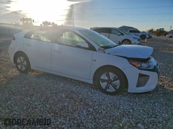 ✅ 2017 Hyundai Ioniq Blue • VIN: KMHC65LC6HU045801 • Lot: 94481915. Listed on Copart with 811,256 mi. Free auction sales archive from the USA and detailed vehicle history report at DreamBid. Image 4.