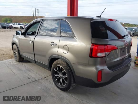 ✅ 2014 Kia Sorento LX • VIN: 5XYKT3A62EG541315 • Lot: 43835779. Wystawiony na IAAI z przebiegiem Nie podano. Bezpłatny archiwum sprzedaży aukcyjnych z USA i szczegółowy raport historii pojazdu na DreamBid. Zdjęcie 3.