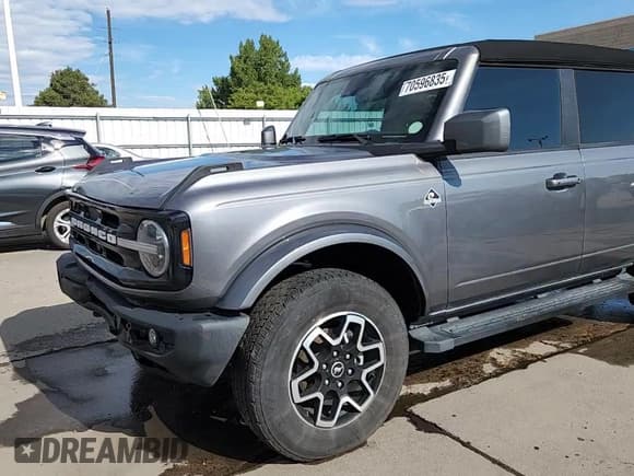 ✅ 2023 Ford Bronco • VIN: 1FMEE5BP6PLB75758 • Lot: 70596835. Wystawiony na Copart z przebiegiem 22 457 mil. Bezpłatny archiwum sprzedaży aukcyjnych z USA i szczegółowy raport historii pojazdu na DreamBid. Zdjęcie 14.