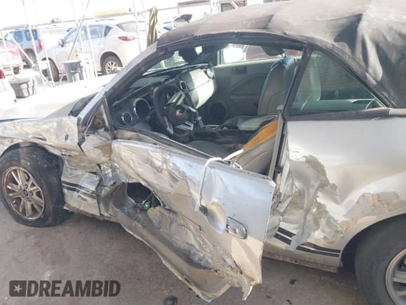 ✅ 2007 Ford Mustang Deluxe • VIN: 1ZVFT84N375205957 • Lot: 41728914. Listed on IAAI with Not provided. Free auction sales archive from the USA and detailed vehicle history report at DreamBid. Image 14.