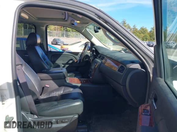 ✅ 2012 Chevrolet Tahoe LTZ • VIN: 1GNSKCE04CR116578 • Lot: 43337709. Listed on IAAI with 251,212 mi. Free auction sales archive from the USA and detailed vehicle history report at DreamBid. Image 5.