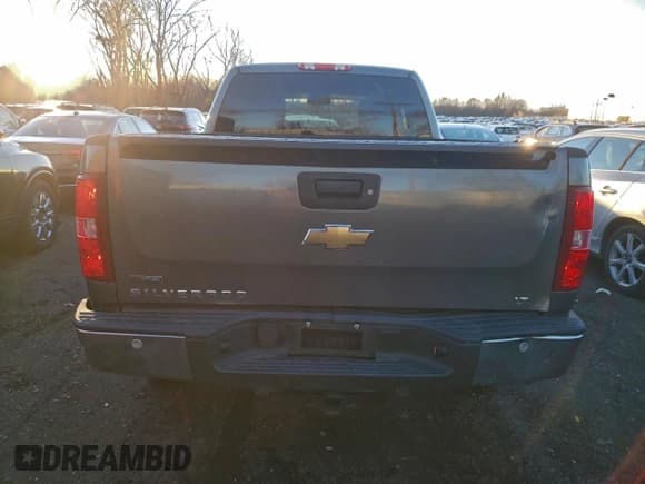 ✅ 2011 Chevrolet Silverado 1500 LT • VIN: 1GCRKSE31BZ201792 • Lot: 93935045. Listed on Copart with 178,659 mi. Free auction sales archive from the USA and detailed vehicle history report at DreamBid. Image 6.