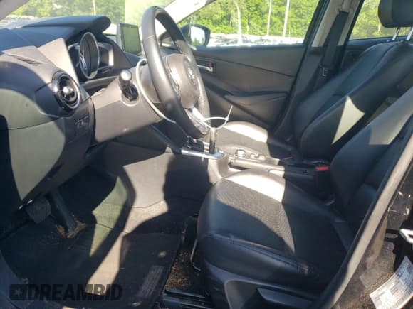 ✅ 2020 Toyota Yaris LE • VIN: 3MYDLBJV3LY708883 • Лот: 55996924. Опубликован ранее на Copart с пробегом 39 600 миль. Бесплатный доступ к архиву аукционных продаж из США и подробный отчёт об истории автомобиля на DreamBid. Изображение 7.