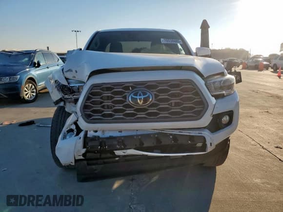 ✅ 2018 Toyota Tacoma SR • VIN: 5TFSX5EN9JX062897 • Lot: 70938605. Wystawiony na Copart z przebiegiem 73 189 mil. Bezpłatny archiwum sprzedaży aukcyjnych z USA i szczegółowy raport historii pojazdu na DreamBid. Zdjęcie 5.