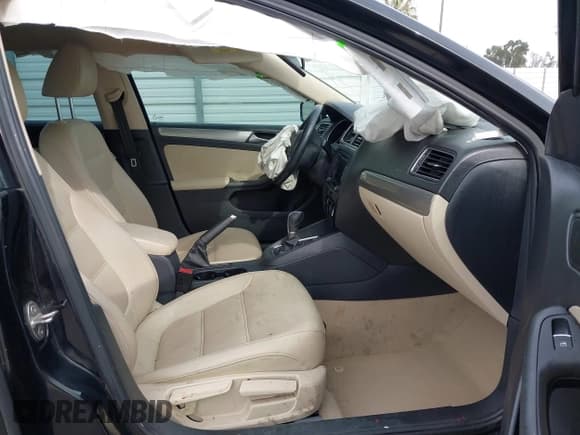 ✅ 2015 Volkswagen Jetta SE • VIN: 3VWD07AJ5FM254002 • Лот: 41827446. Опубликован ранее на IAAI с пробегом 136 708 миль. Бесплатный доступ к архиву аукционных продаж из США и подробный отчёт об истории автомобиля на DreamBid. Изображение 5.