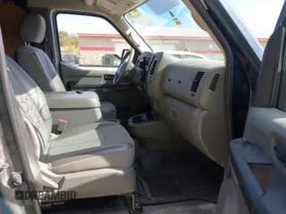 ✅ 2020 Nissan NV Cargo SV • VIN: 1N6BF0LY3LN802877 • Lot: 43348250. Wystawiony na IAAI z przebiegiem 258 471 mil. Bezpłatny archiwum sprzedaży aukcyjnych z USA i szczegółowy raport historii pojazdu na DreamBid. Zdjęcie 5.