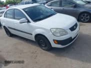 ✅ 2009 Kia Rio LX • VIN: KNADE223696518773 • Лот: 42692771. Опубликован ранее на IAAI с пробегом 156 430 миль. Бесплатный доступ к архиву аукционных продаж из США и подробный отчёт об истории автомобиля на DreamBid. Изображение 1.