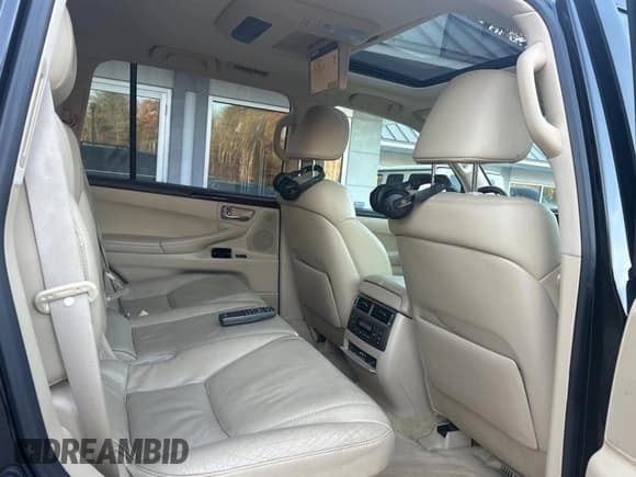 ✅ 2011 Lexus LX 570 • VIN: JTJHY7AX7B4058972 • Lot: 77684774. Listed on Copart with 163,039 mi. Free auction sales archive from the USA and detailed vehicle history report at DreamBid. Image 6.