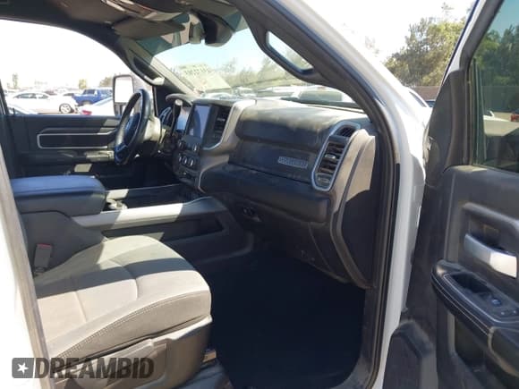 ✅ 2024 Ram 2500 Big Horn • VIN: 3C6UR5DL6RG125089 • Лот: 43172203. Опубликован ранее на IAAI с пробегом 51 595 миль. Бесплатный доступ к архиву аукционных продаж из США и подробный отчёт об истории автомобиля на DreamBid. Изображение 5.