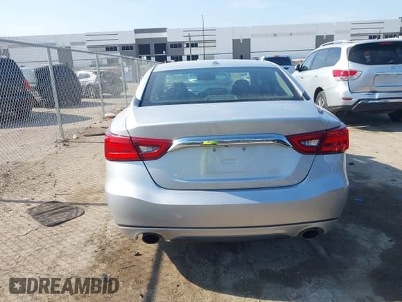 ✅ 2017 Nissan Maxima SR • VIN: 1N4AA6AP9HC448284 • Лот: 43015733. Опубликован ранее на IAAI с пробегом 192 666 миль. Бесплатный доступ к архиву аукционных продаж из США и подробный отчёт об истории автомобиля на DreamBid. Изображение 16.