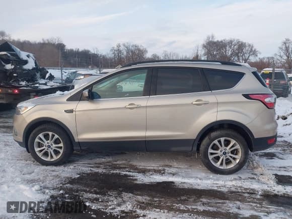 ✅ 2017 Ford Escape SE • VIN: 1FMCU9GD9HUC55311 • Лот: 43815367. Опубликован ранее на IAAI с пробегом 117 889 миль. Бесплатный доступ к архиву аукционных продаж из США и подробный отчёт об истории автомобиля на DreamBid. Изображение 14.