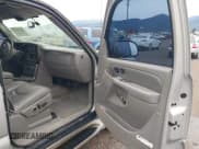 ✅ 2005 GMC Yukon XL • VIN: 1GKFK66U05J100042 • Lot: 42175231. Listed on IAAI with 312,911 mi. Free auction sales archive from the USA and detailed vehicle history report at DreamBid. Image 5.