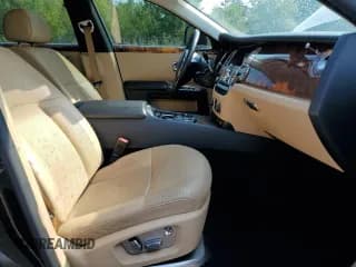 ✅ 2010 Rolls-Royce Ghost • VIN: SCA664S54AUX49006 • Lot: 71230504. Wystawiony na Copart z przebiegiem Nie podano. Bezpłatny archiwum sprzedaży aukcyjnych z USA i szczegółowy raport historii pojazdu na DreamBid. Zdjęcie 5.